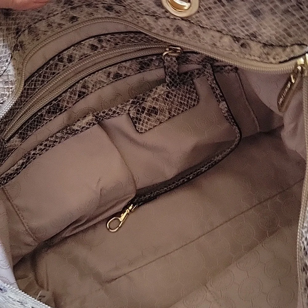MICHAEL KORS LEATHER BAG